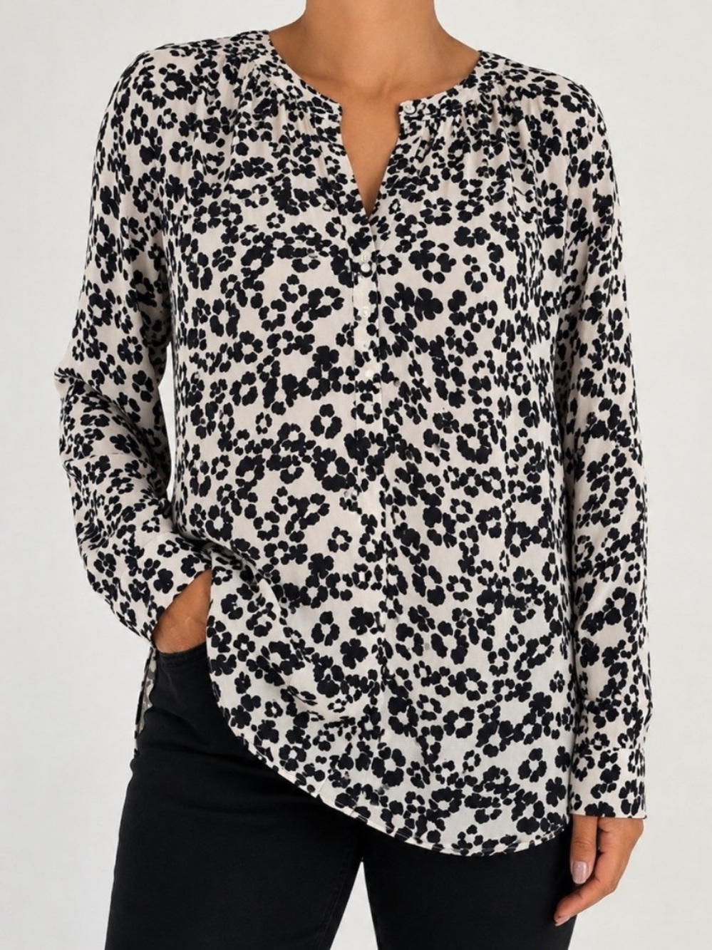 LOFT Long Sleeve Black & White Floral Button-Front Blouse/Top